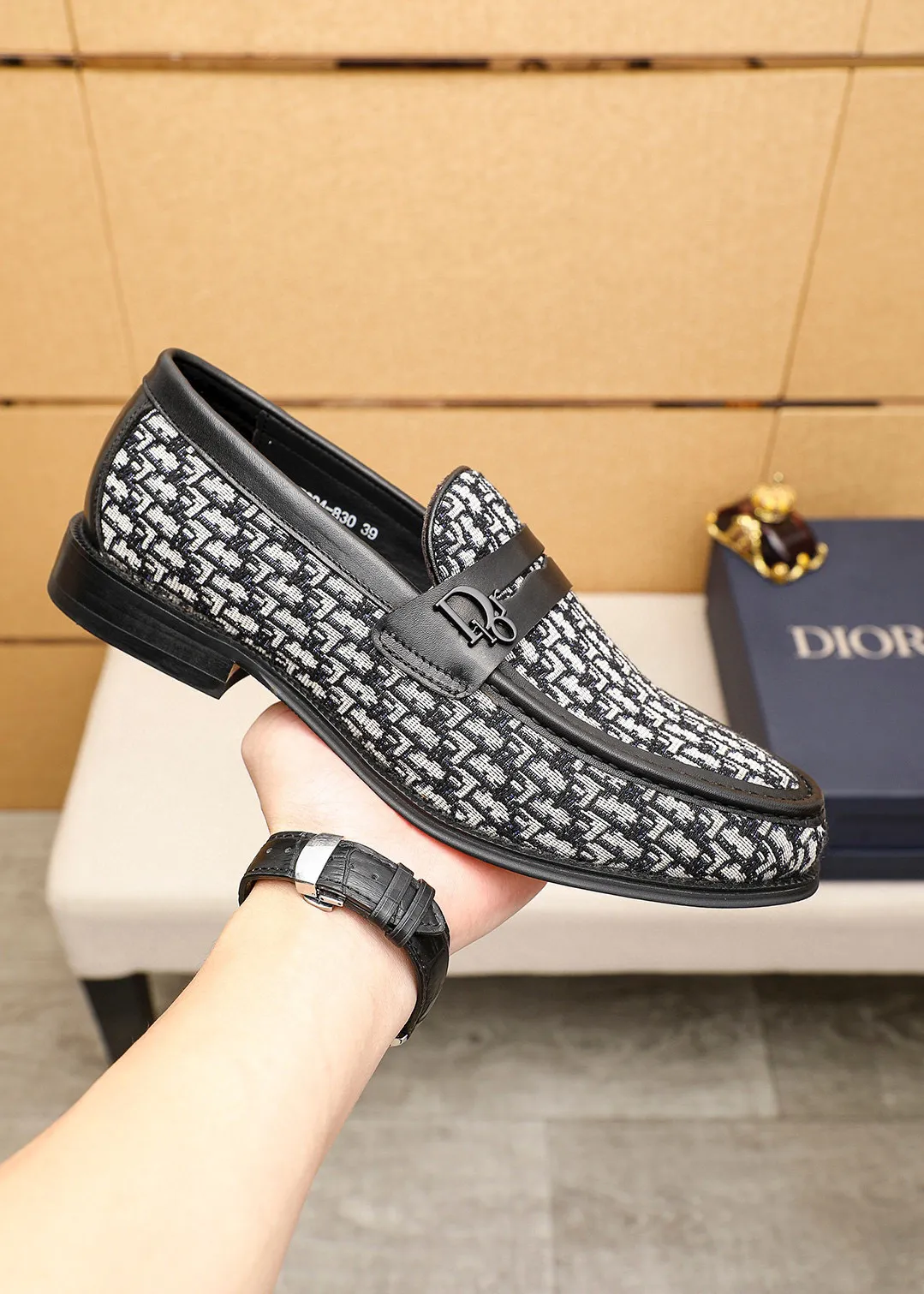 Men's shoes 💰480 💐 Product trademark: Dior "Dior" casual leather shoes Regular size: 39-44 (38.45.46🉑️Customized) Product materials: Selected Italian imported first-layer calfskin upper, imported water-dyed 🐂 cowhide lining. Strong three-dimensional visual effect, original outsole color: 2 colors available